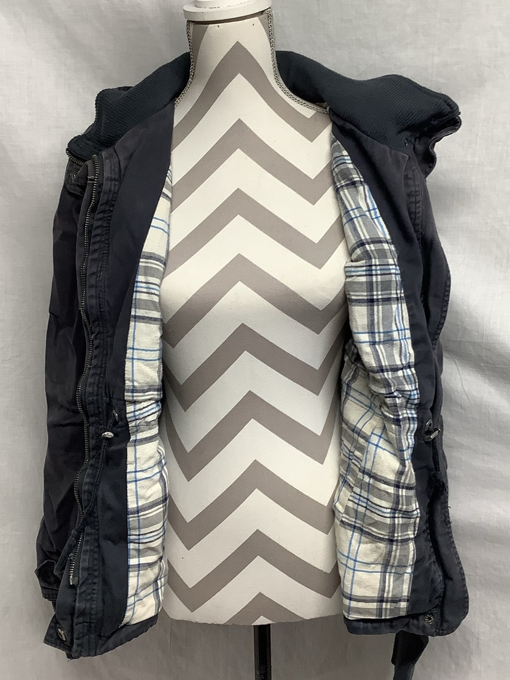 Aeropostale Women’s Dark Gray Zip/Button Up Blue/Gray Plaid inside Hooded Jacket - Picture 6 of 14